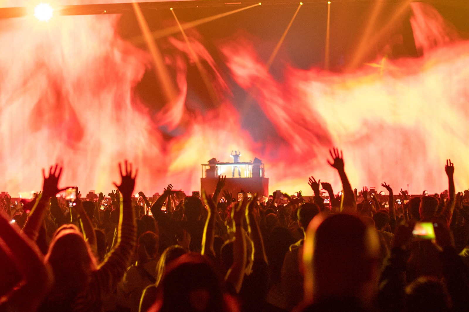 Glass Animals and Martin Garrix perform in Baku (PHOTO)