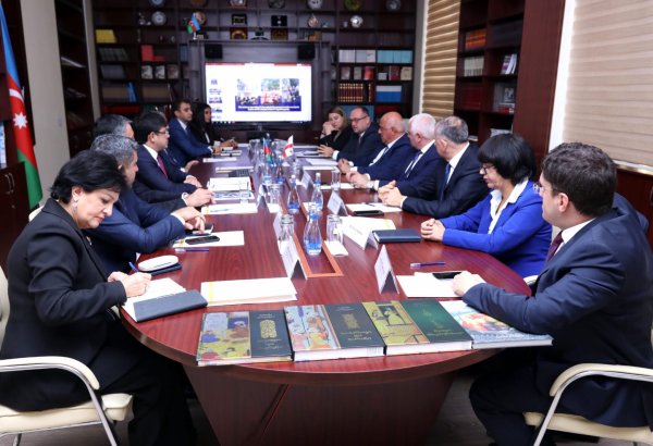 Georgian minister visits Azerbaijani diaspora committee (PHOTO)