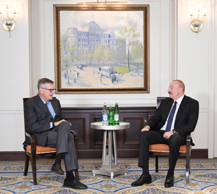 President Ilham Aliyev meets Chairman and CEO of Neuberger Berman in New York (PHOTO)