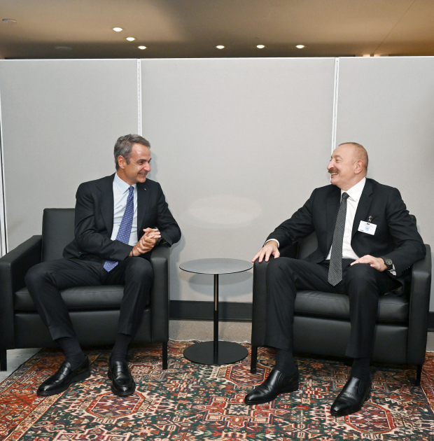 President Ilham Aliyev meets Greek PM at UN HQ (PHOTO)