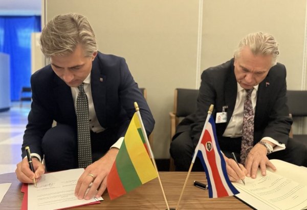Lithuania and Costa Rica shake hands on cooperation pact