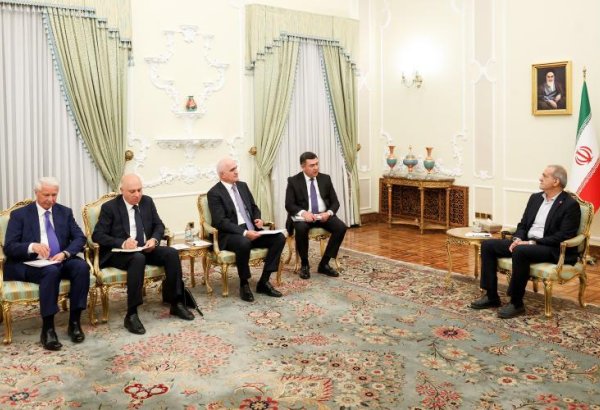 President of Iran meets Azerbaijani deputy PM (PHOTO)