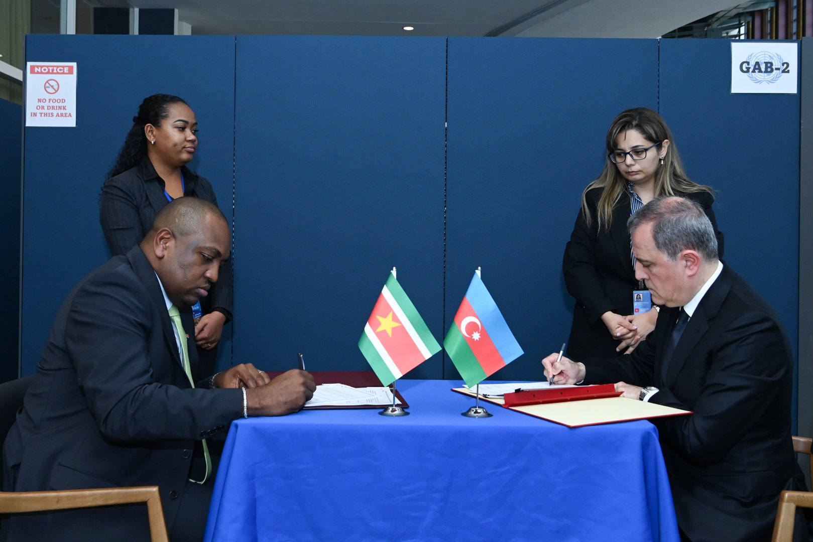 Azerbaijan, Suriname FMs meet at UNGA (PHOTO)