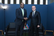 Azerbaijan, Suriname FMs meet at UNGA (PHOTO)