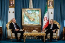 Azerbaijan and Iran talk trade and security in high-level meeting (PHOTO)