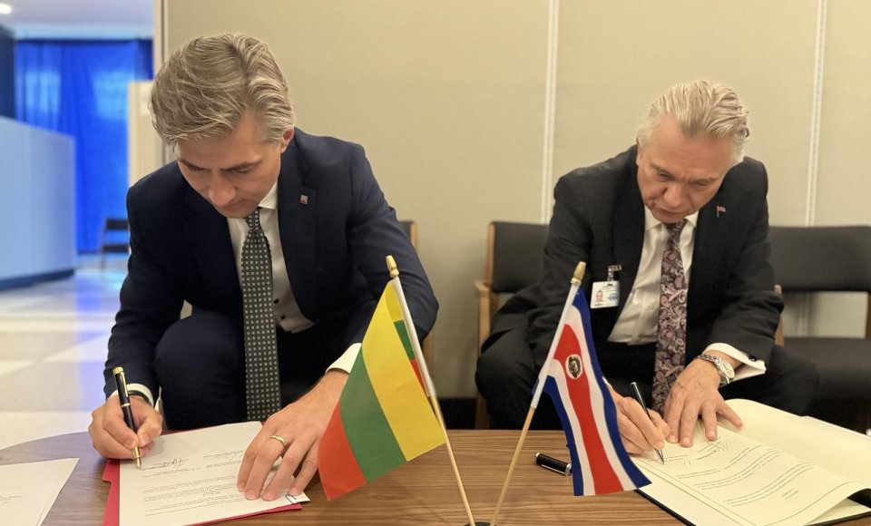 Lithuania and Costa Rica shake hands on cooperation pact