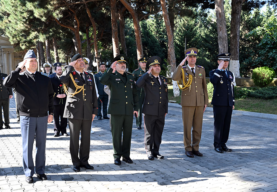 Foreign attachés in Azerbaijan visit Military Institute named after Heydar Aliyev (PHOTO)