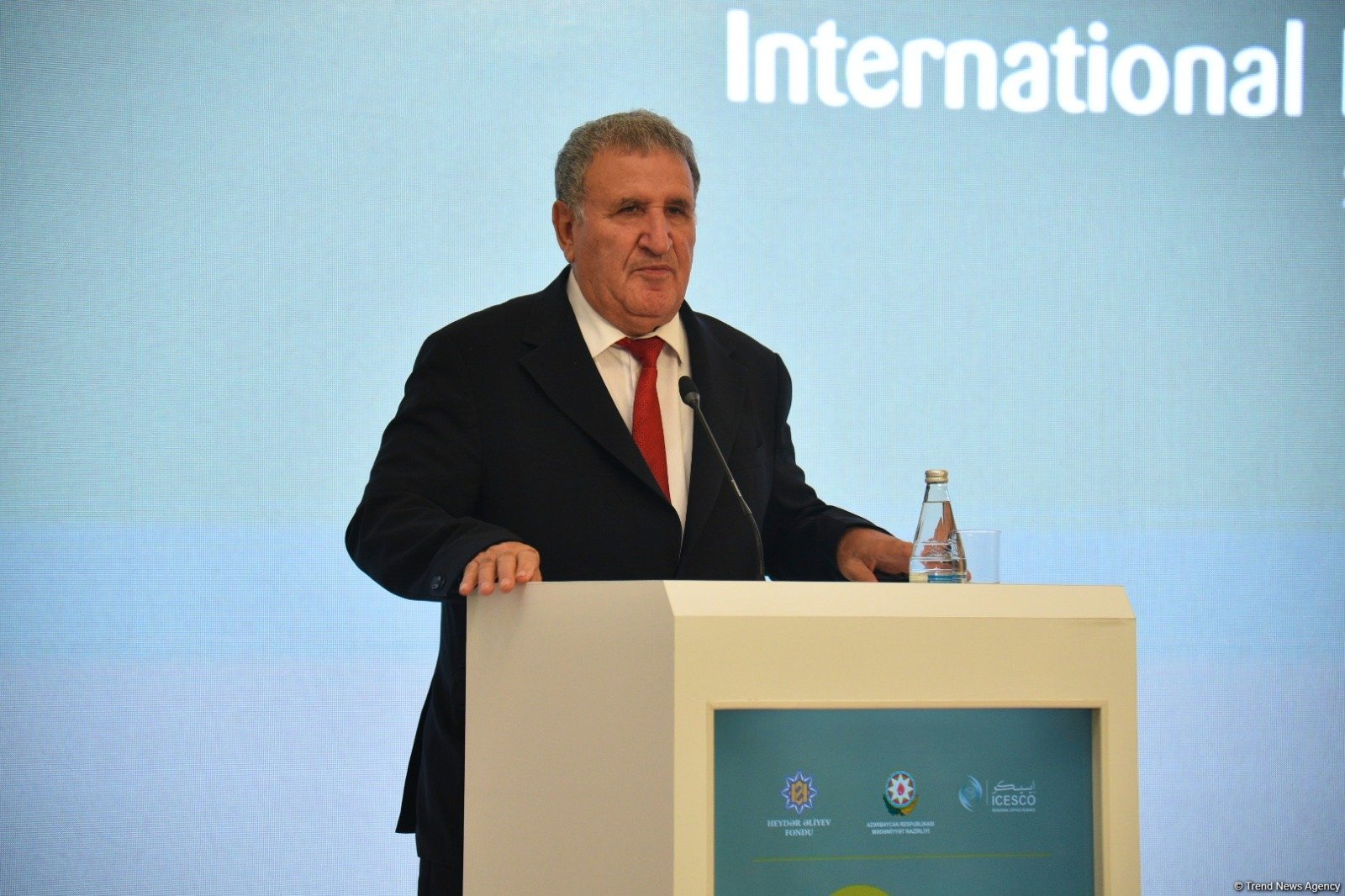 Heydar Aliyev Center lights up with grand opening of ‘Nasimi Festival of Poetry, Spirituality and Art’ (PHOTO)