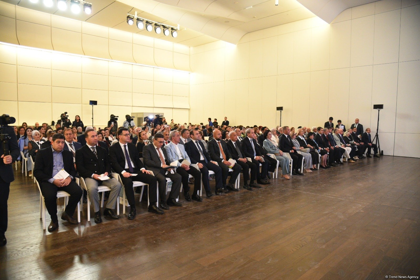 Heydar Aliyev Center lights up with grand opening of ‘Nasimi Festival of Poetry, Spirituality and Art’ (PHOTO)