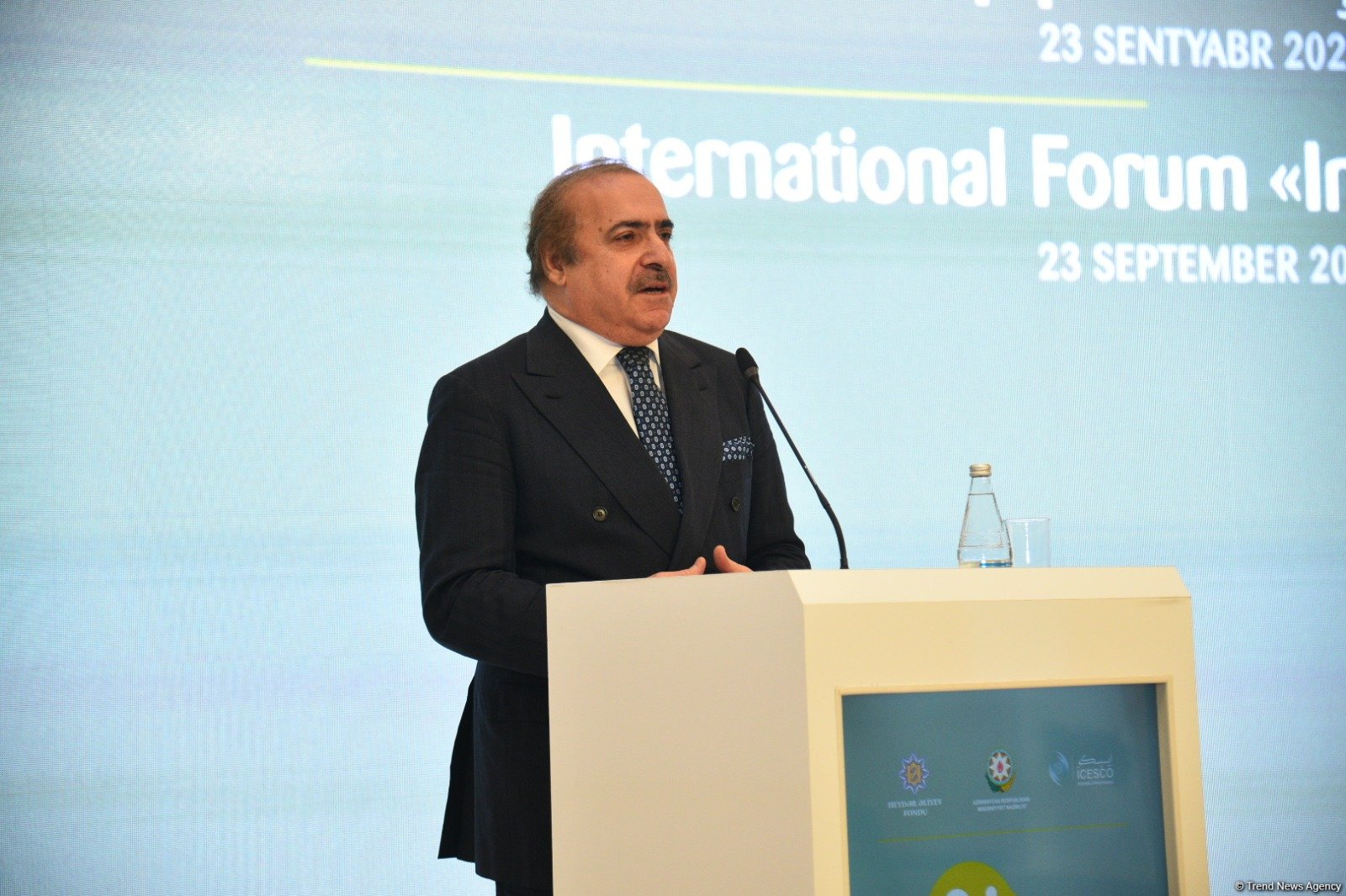 Heydar Aliyev Center lights up with grand opening of ‘Nasimi Festival of Poetry, Spirituality and Art’ (PHOTO)