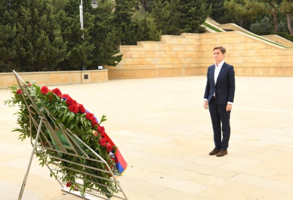 Serbian Parliament Speaker visits Azerbaijan’s Alley of Honor and Martyrs’ Lane (PHOTO)