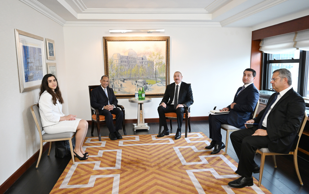 President Ilham Aliyev meets with Senior Vice President of US Chamber of Commerce in New York (PHOTO)