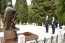 Serbian Parliament Speaker visits Azerbaijan’s Alley of Honor and Martyrs’ Lane (PHOTO)