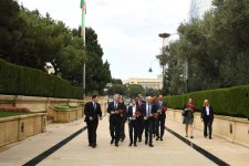 Serbian Parliament Speaker visits Azerbaijan’s Alley of Honor and Martyrs’ Lane (PHOTO)