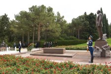 Serbian Parliament Speaker visits Azerbaijan’s Alley of Honor and Martyrs’ Lane (PHOTO)