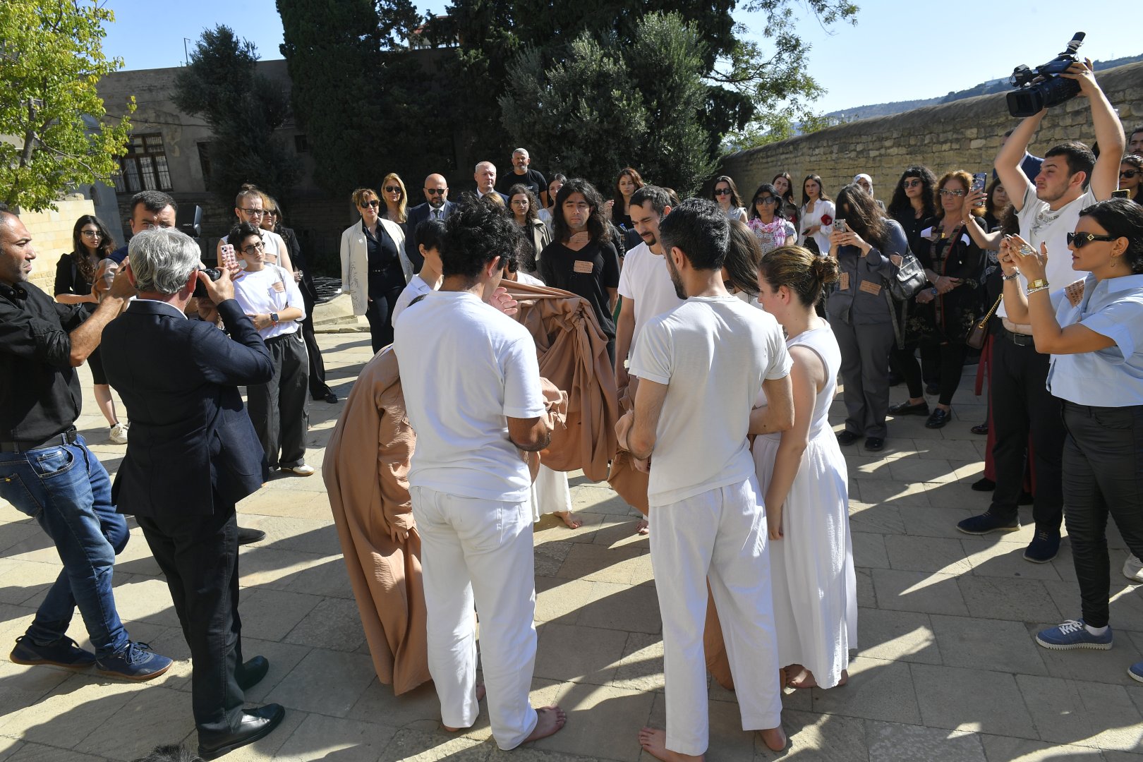 Nasimi Festival lights up Baku's Icherisheher with cornucopia of dazzling pieces (PHOTO)