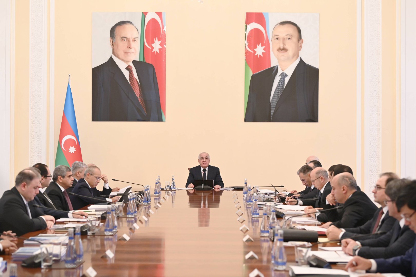 Azerbaijan crunches numbers on next year’s budget and economic outlook (PHOTO)