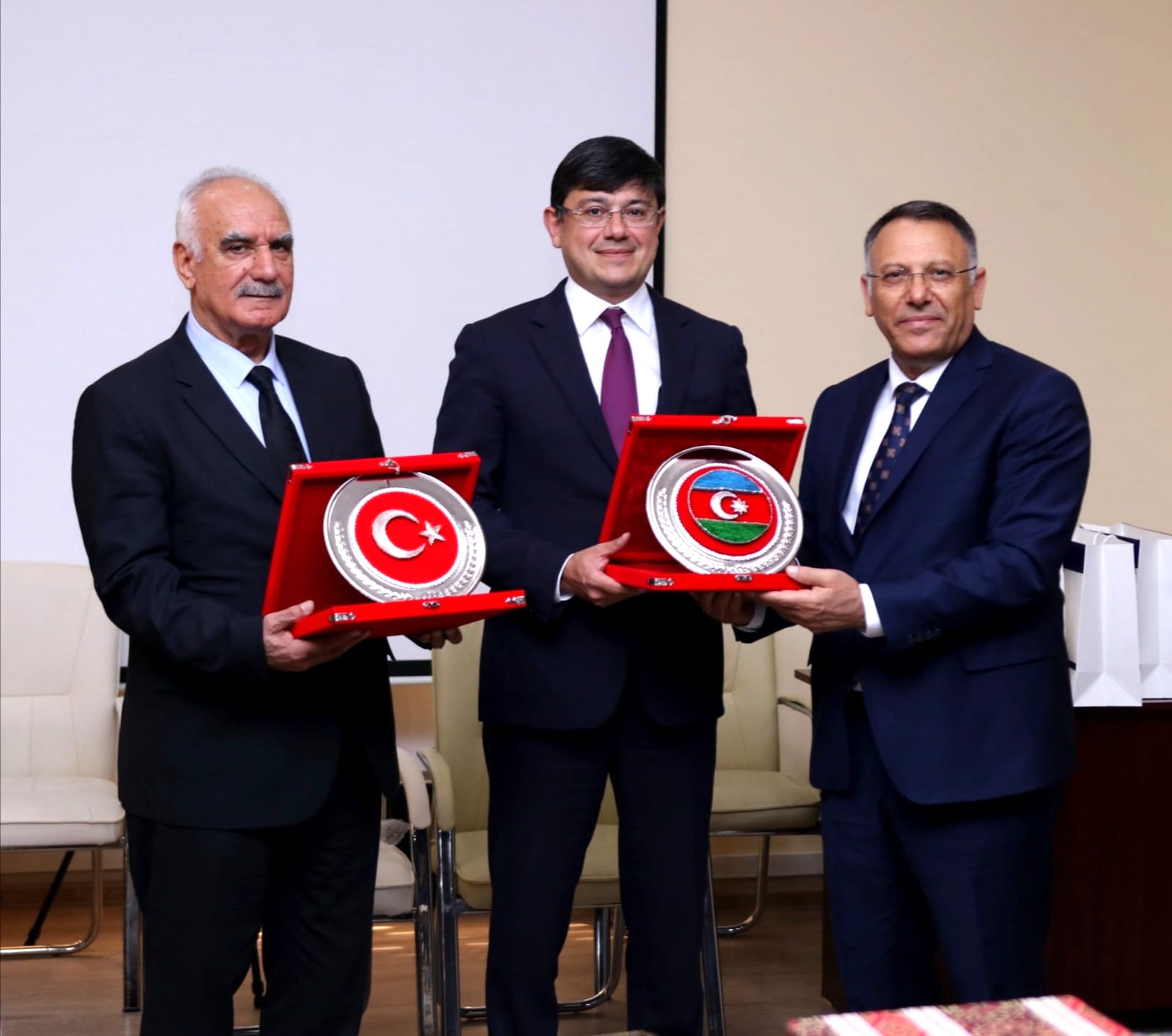 Rectors of famous Turkish universities meet with Azerbaijani diaspora committee (PHOTO)