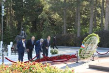Chilean MPs visit tomb of National Leader Heydar Aliyev and Alley of Martyrs (PHOTO)