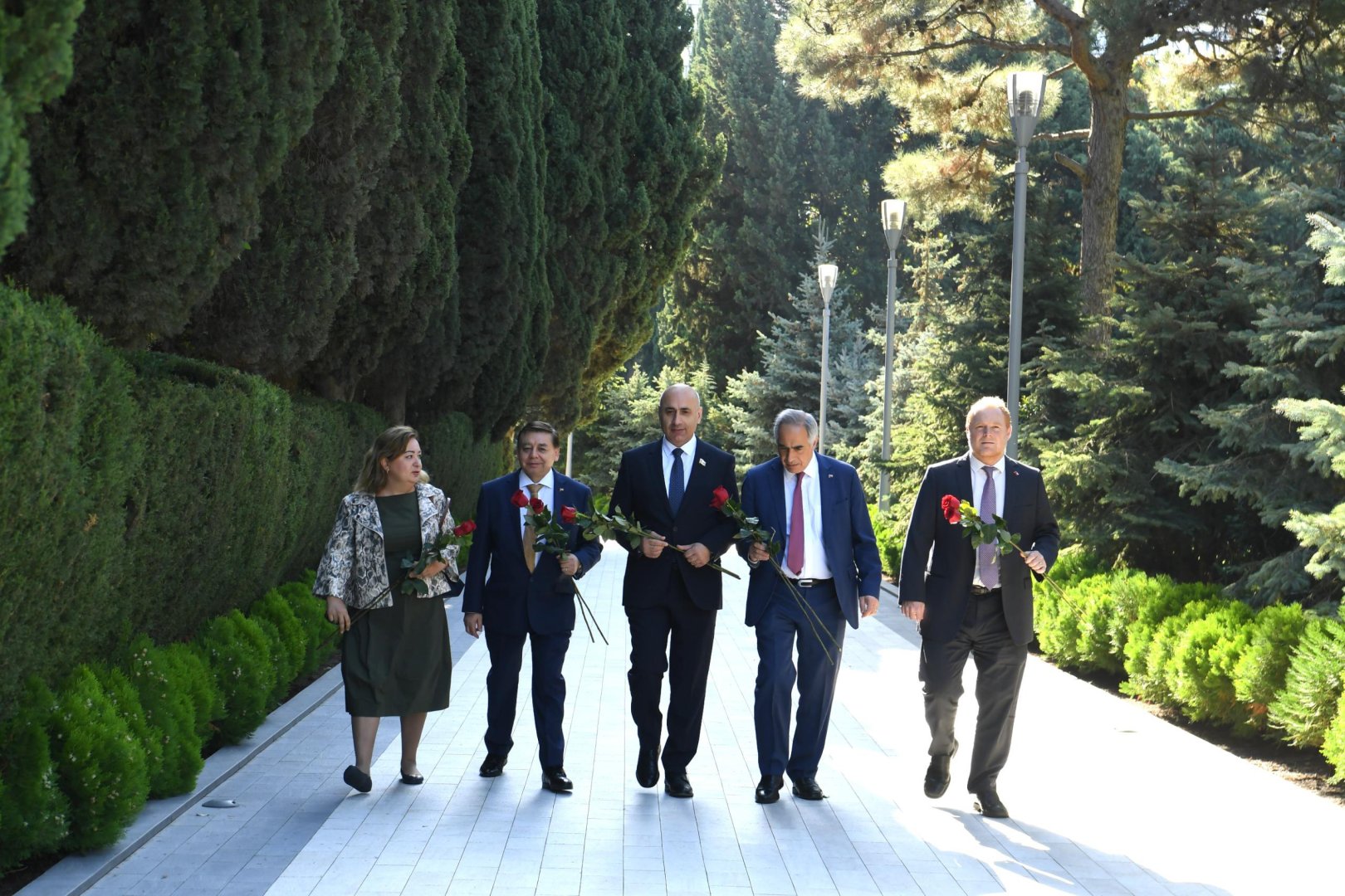 Chilean MPs visit tomb of National Leader Heydar Aliyev and Alley of Martyrs (PHOTO)