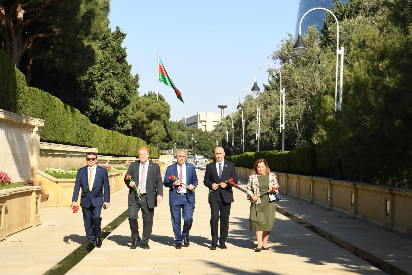 Chilean MPs visit tomb of National Leader Heydar Aliyev and Alley of Martyrs (PHOTO)