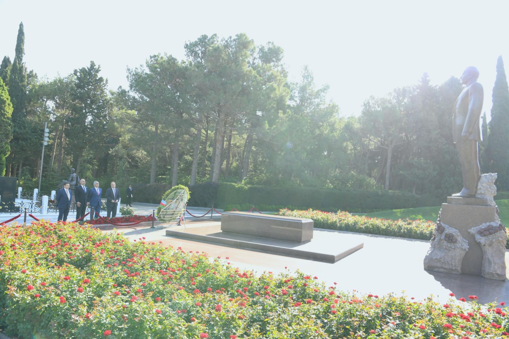Chilean MPs visit tomb of National Leader Heydar Aliyev and Alley of Martyrs (PHOTO)