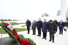 Azerbaijani top officials pay tribute at Victory Park Memorial on Remembrance Day (PHOTO)
