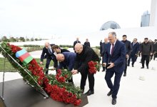 Azerbaijani top officials pay tribute at Victory Park Memorial on Remembrance Day (PHOTO)