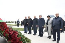 Azerbaijani top officials pay tribute at Victory Park Memorial on Remembrance Day (PHOTO/VIDEO)