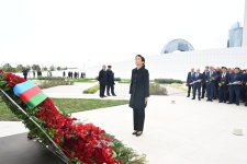 Azerbaijani top officials pay tribute at Victory Park Memorial on Remembrance Day (PHOTO/VIDEO)
