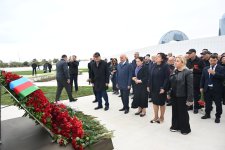 Azerbaijani top officials pay tribute at Victory Park Memorial on Remembrance Day (PHOTO/VIDEO)