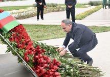 Azerbaijani top officials pay tribute at Victory Park Memorial on Remembrance Day (PHOTO/VIDEO)