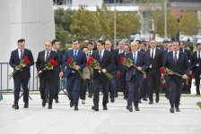 Azerbaijani top officials pay tribute at Victory Park Memorial on Remembrance Day (PHOTO/VIDEO)