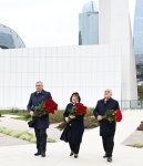 Azerbaijani top officials pay tribute at Victory Park Memorial on Remembrance Day (PHOTO)