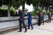 Azerbaijan Ministry of Defense staff honors memory of martyrs (PHOTO)