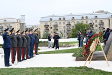 Azerbaijan Ministry of Defense staff honors memory of martyrs (PHOTO)