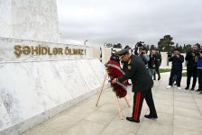 Azerbaijan Ministry of Defense staff honors memory of martyrs (PHOTO)