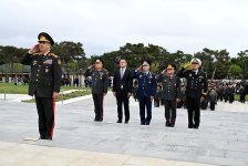 Azerbaijan Ministry of Defense staff honors memory of martyrs (PHOTO)