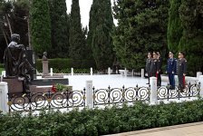 Azerbaijan Ministry of Defense staff honors memory of martyrs (PHOTO)
