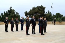 Azerbaijan Ministry of Defense staff honors memory of martyrs (PHOTO)