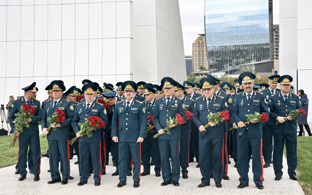 Azerbaijani top officials pay tribute at Victory Park Memorial on Remembrance Day (PHOTO/VIDEO)