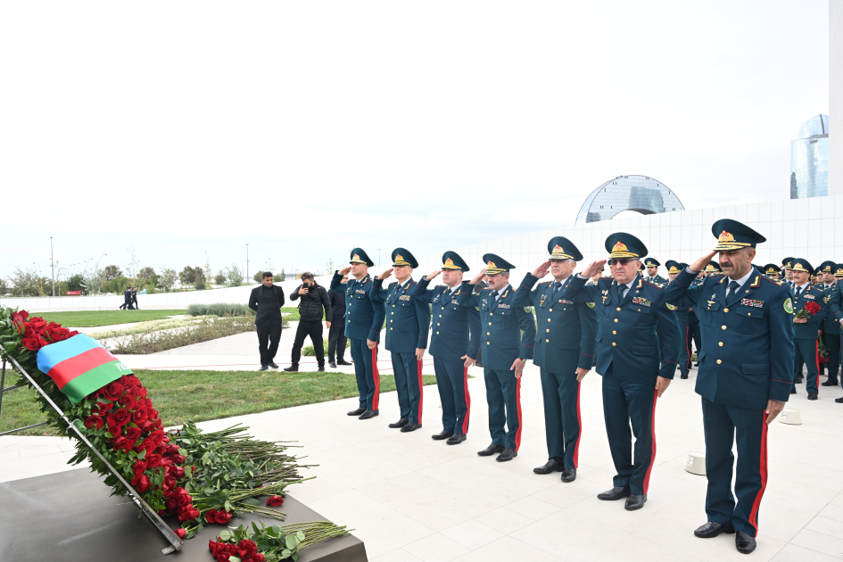 Azerbaijani top officials pay tribute at Victory Park Memorial on Remembrance Day (PHOTO/VIDEO)