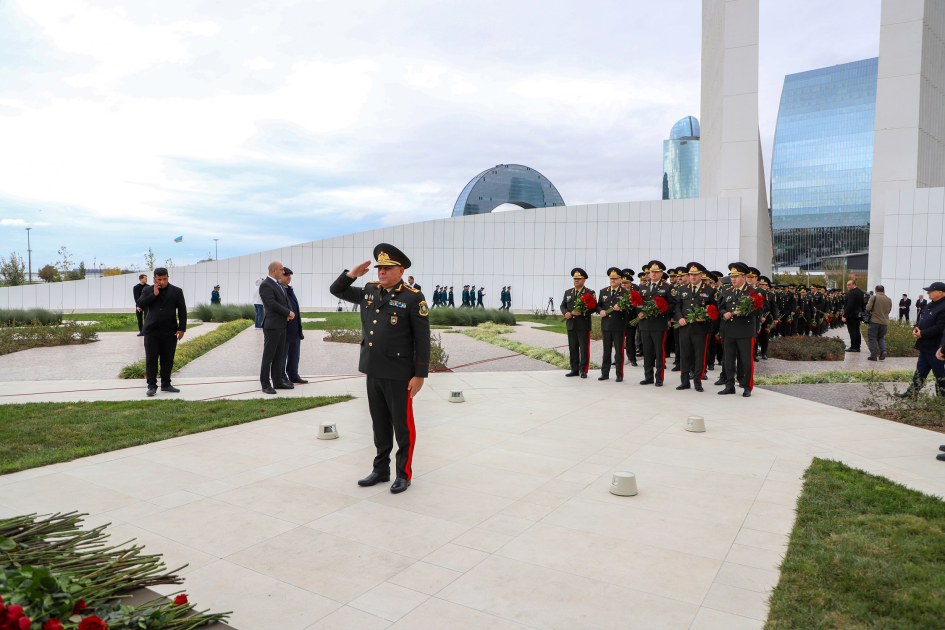 Azerbaijani top officials pay tribute at Victory Park Memorial on Remembrance Day (PHOTO/VIDEO)