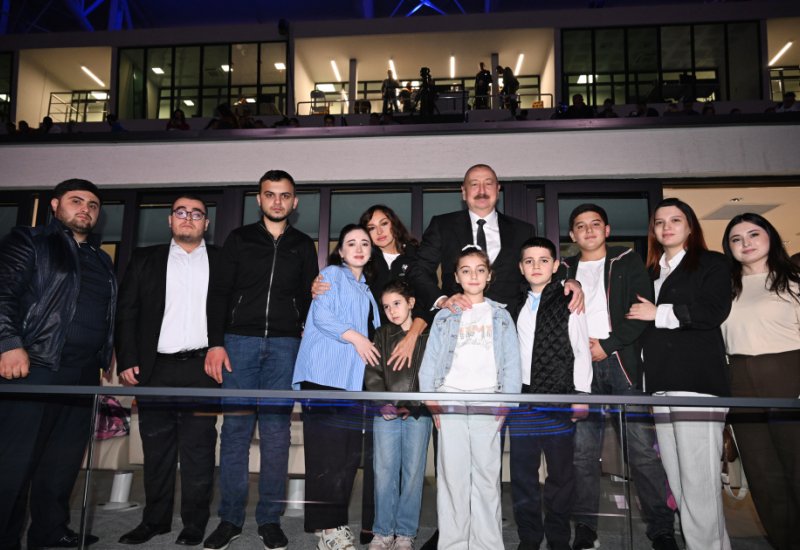 Heartfelt meeting of President Ilham Aliyev and First Lady Mehriban Aliyeva with children of martyrs in Ganja (PHOTO/VIDEO)