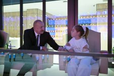 Heartfelt meeting of President Ilham Aliyev and First Lady Mehriban Aliyeva with children of martyrs in Ganja (PHOTO/VIDEO)
