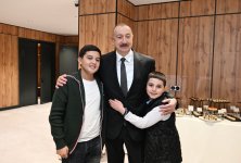 Heartfelt meeting of President Ilham Aliyev and First Lady Mehriban Aliyeva with children of martyrs in Ganja (PHOTO/VIDEO)