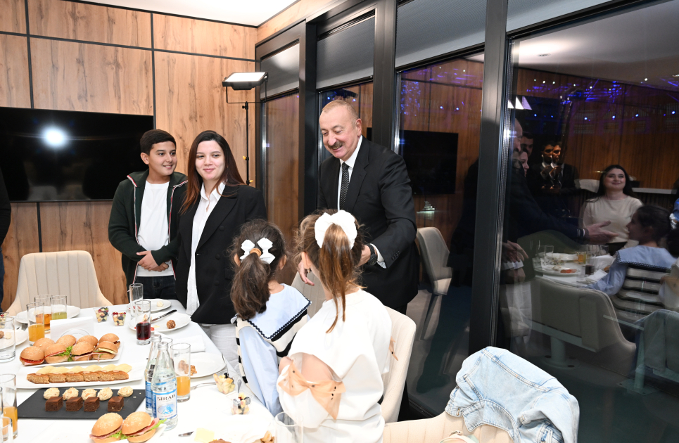 Heartfelt meeting of President Ilham Aliyev and First Lady Mehriban Aliyeva with children of martyrs in Ganja (PHOTO/VIDEO)