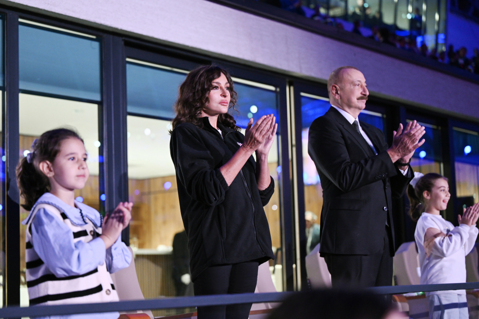 Heartfelt meeting of President Ilham Aliyev and First Lady Mehriban Aliyeva with children of martyrs in Ganja (PHOTO/VIDEO)