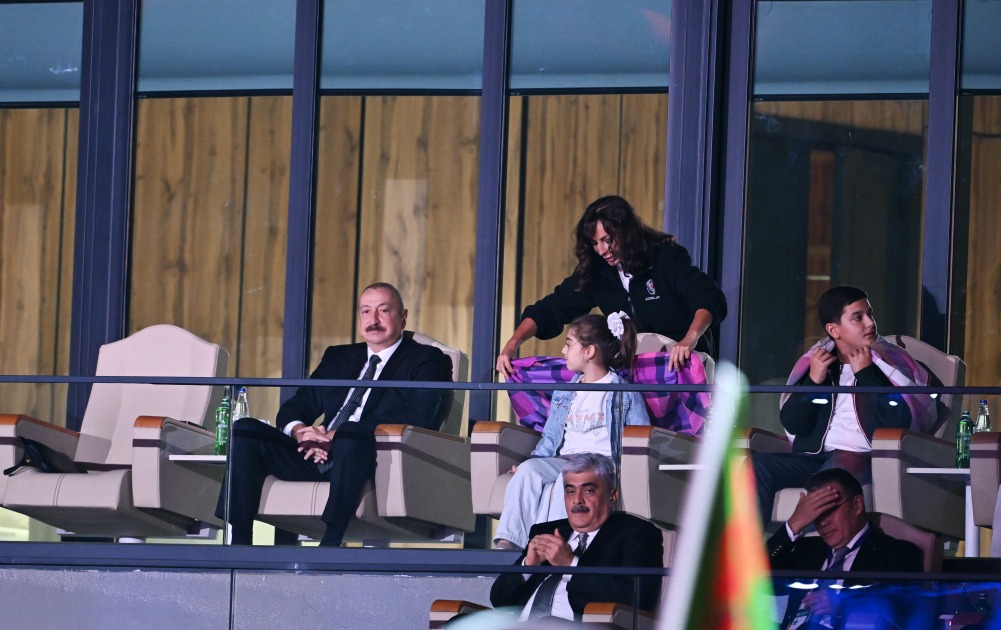 Heartfelt meeting of President Ilham Aliyev and First Lady Mehriban Aliyeva with children of martyrs in Ganja (PHOTO/VIDEO)