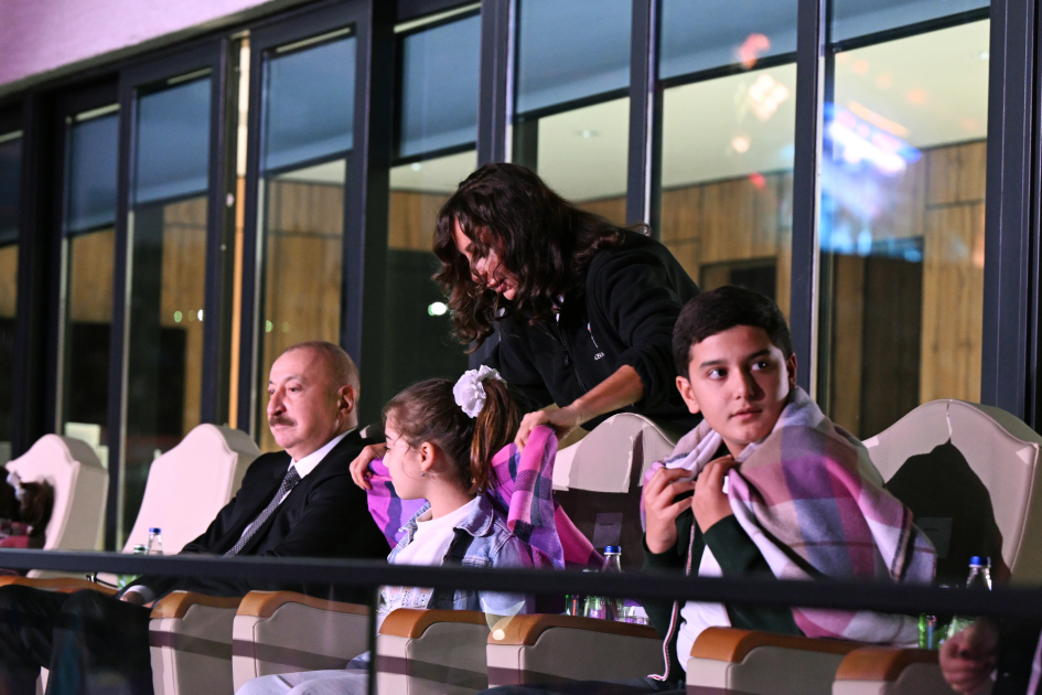 Heartfelt meeting of President Ilham Aliyev and First Lady Mehriban Aliyeva with children of martyrs in Ganja (PHOTO/VIDEO)